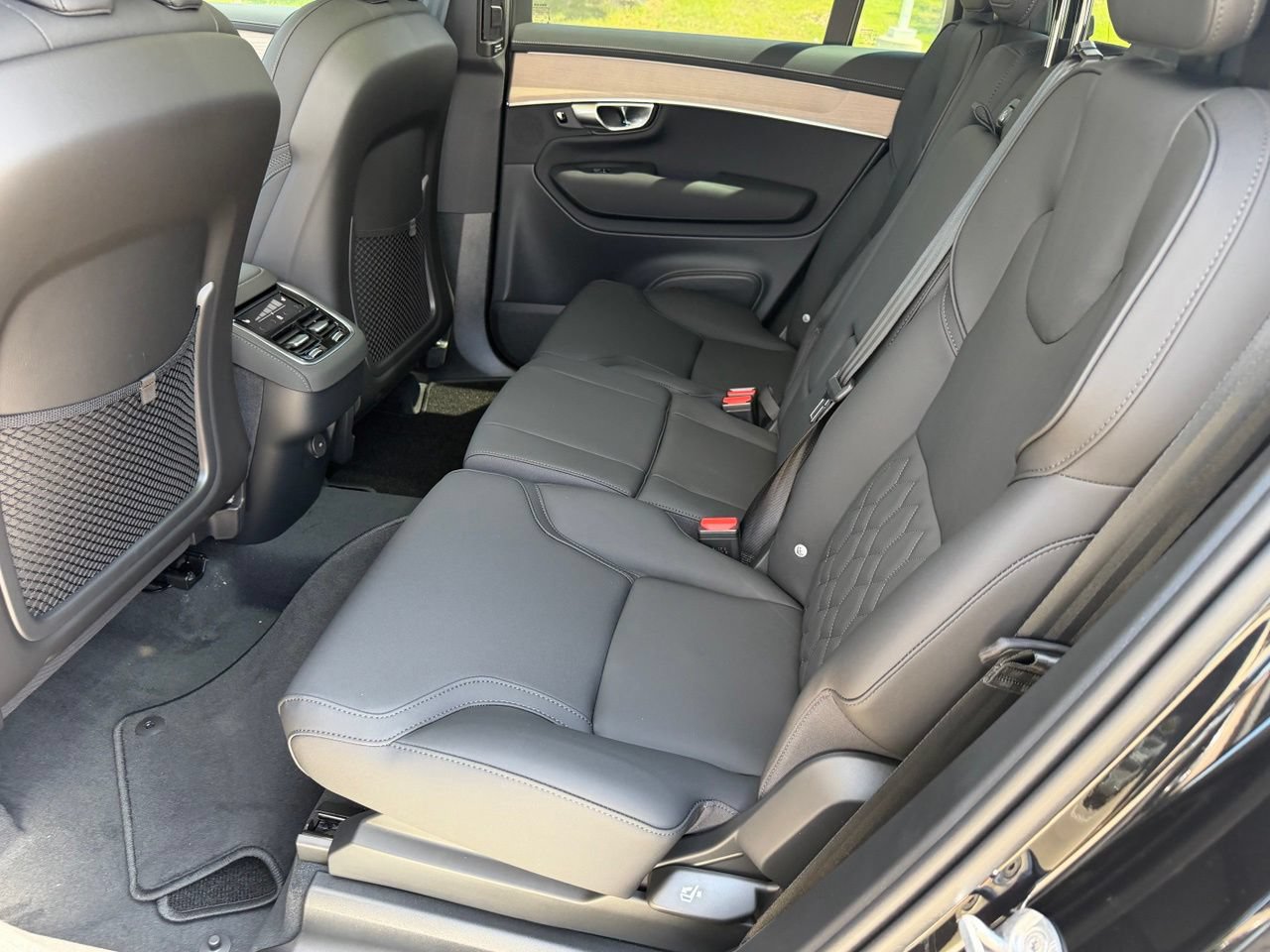 New 2026 Volvo XC90 B5 Plus w/ Protection Package Premier AWD/4WD image 21