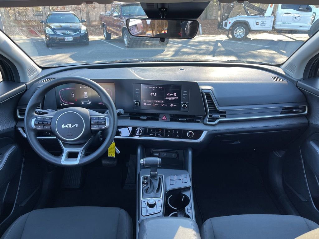Used 2024 Kia Sportage LX image 8