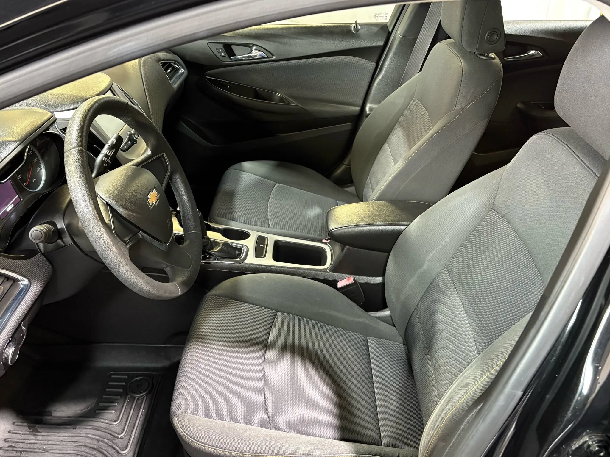Used 2017 Chevrolet Cruze LS FWD image 9