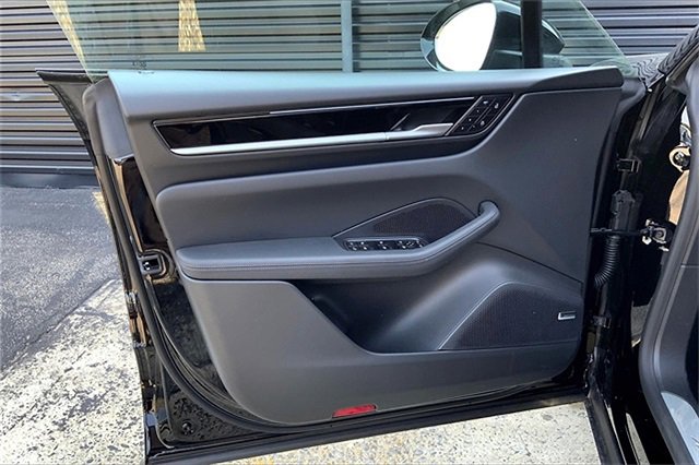 Used 2025 Porsche Macan Electric image 27