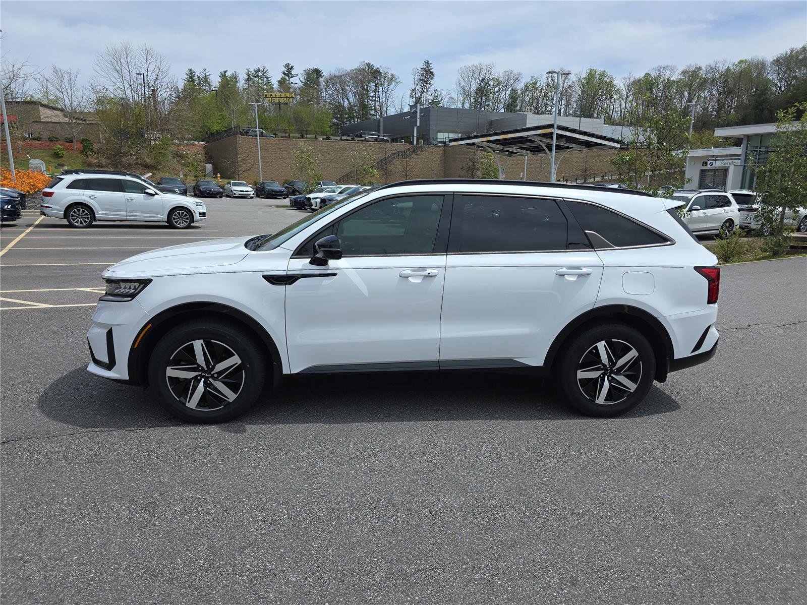 Used 2022 Kia Sorento EX w/ Panoramic Sunroof Package image 6