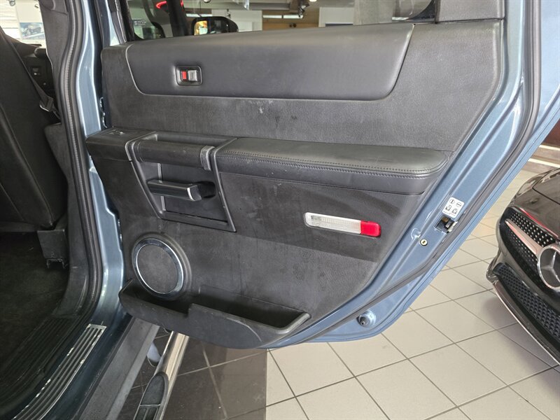 Used 2005 HUMMER H2 w/ Preferred Equipment Group AWD/4WD image 16