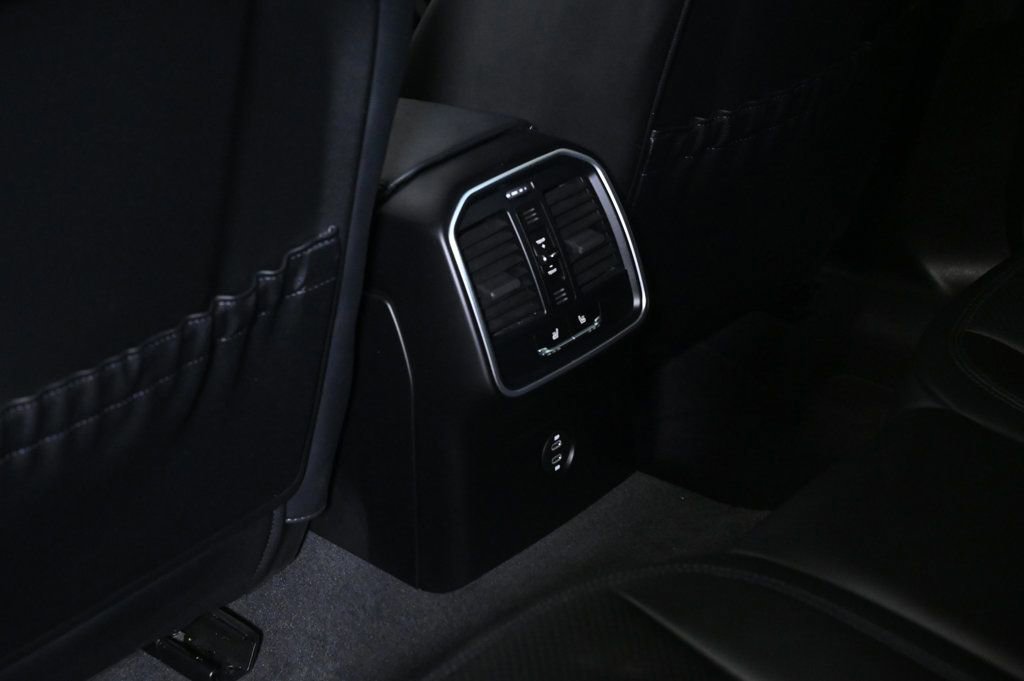 Certified 2023 Porsche Macan S image 21