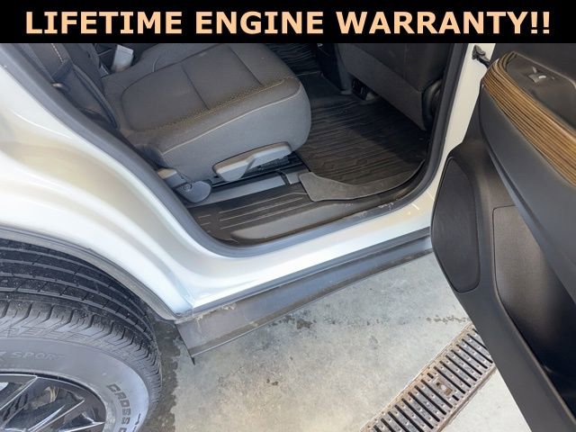 Used 2023 GMC Acadia SLE w/ Driver Convenience Package image 34