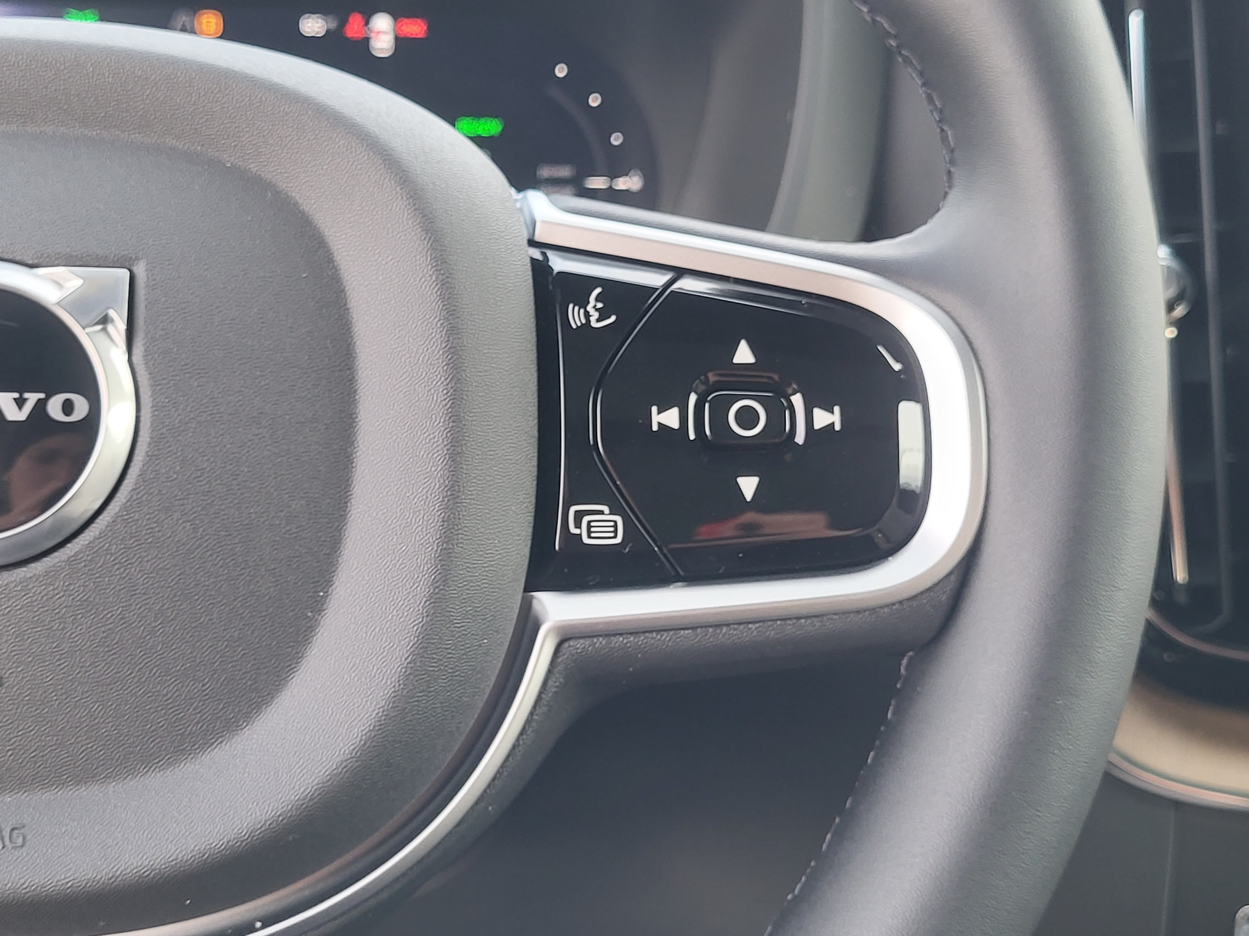 New 2026 Volvo XC60 T8 Plus w/ Climate Package AWD/4WD image 13