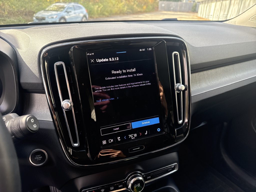 Used 2023 Volvo XC40 B5 Plus w/ Driver Assist Package AWD/4WD image 11