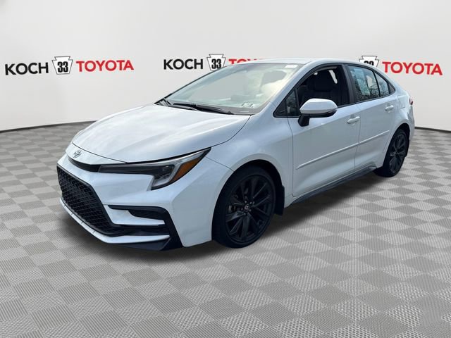 Used 2023 Toyota Corolla SE image 3