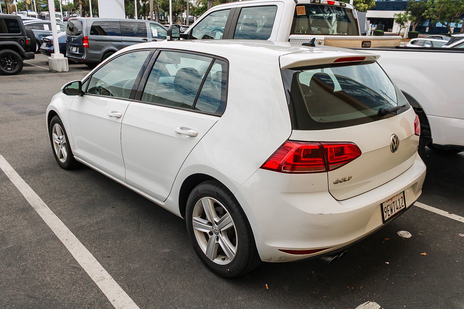 Used 2017 Volkswagen Golf Wolfsburg Edition FWD image 9