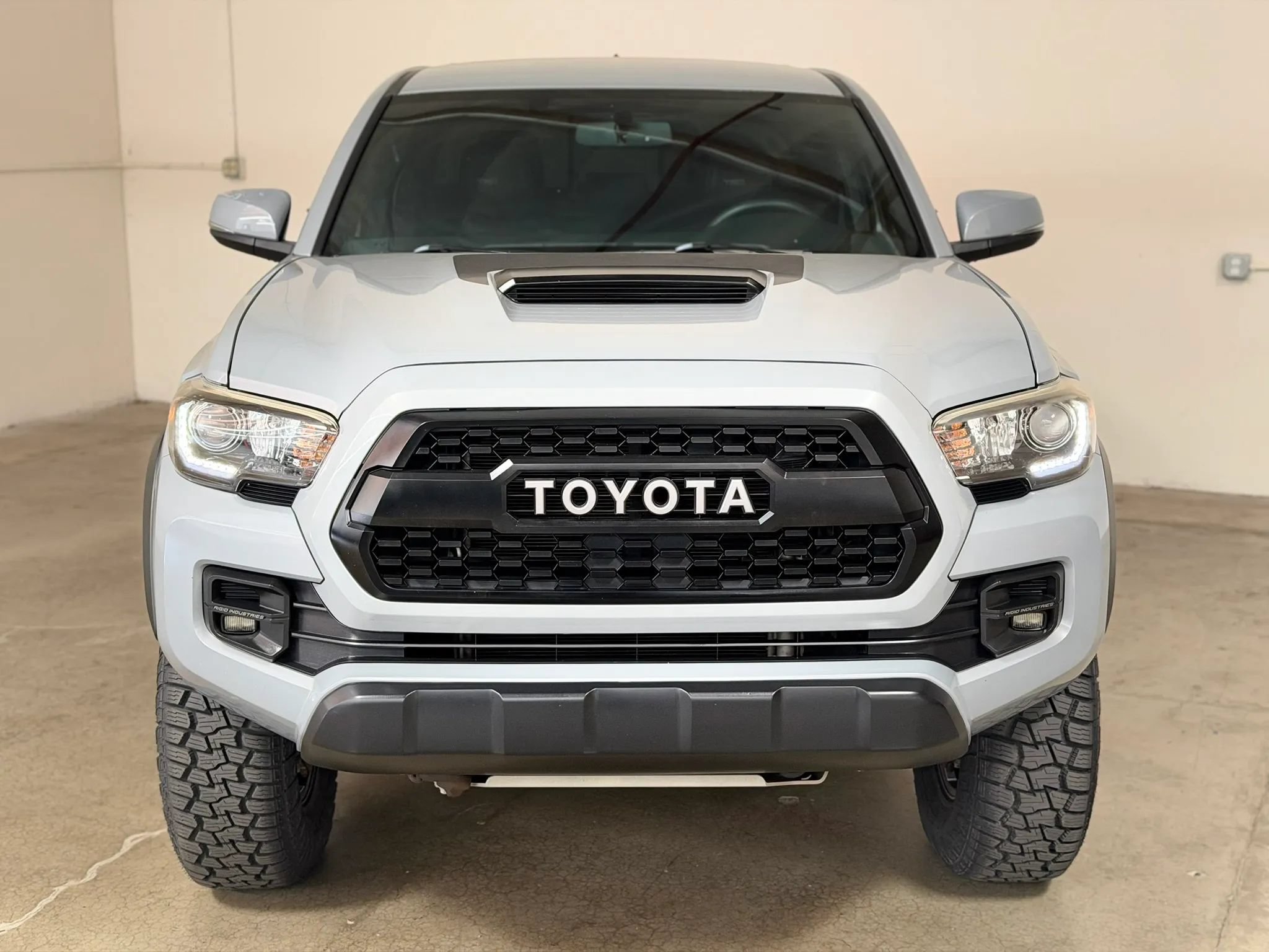 Used 2017 Toyota Tacoma TRD Pro AWD/4WD image 4