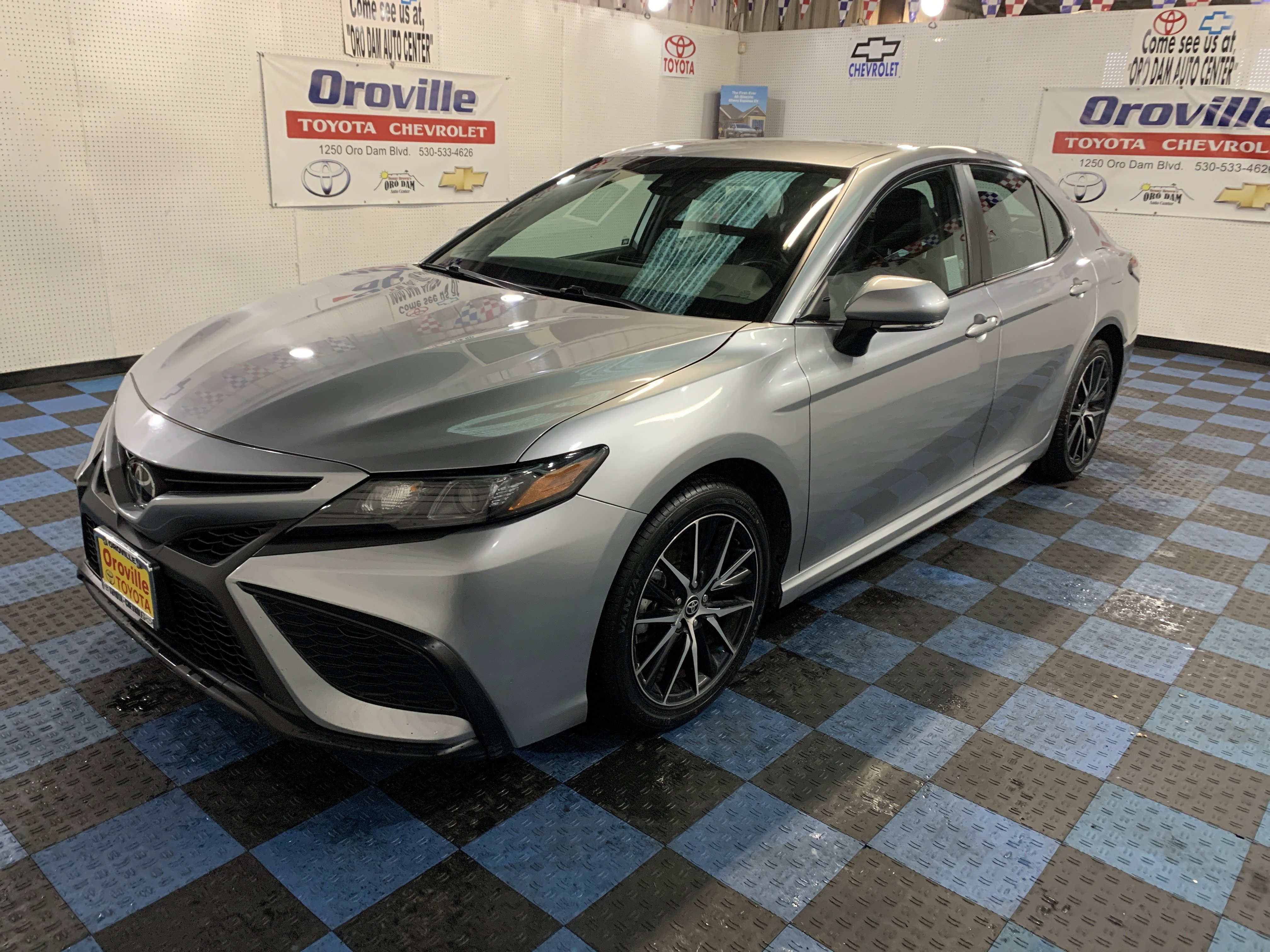 Used 2024 Toyota Camry SE image 1