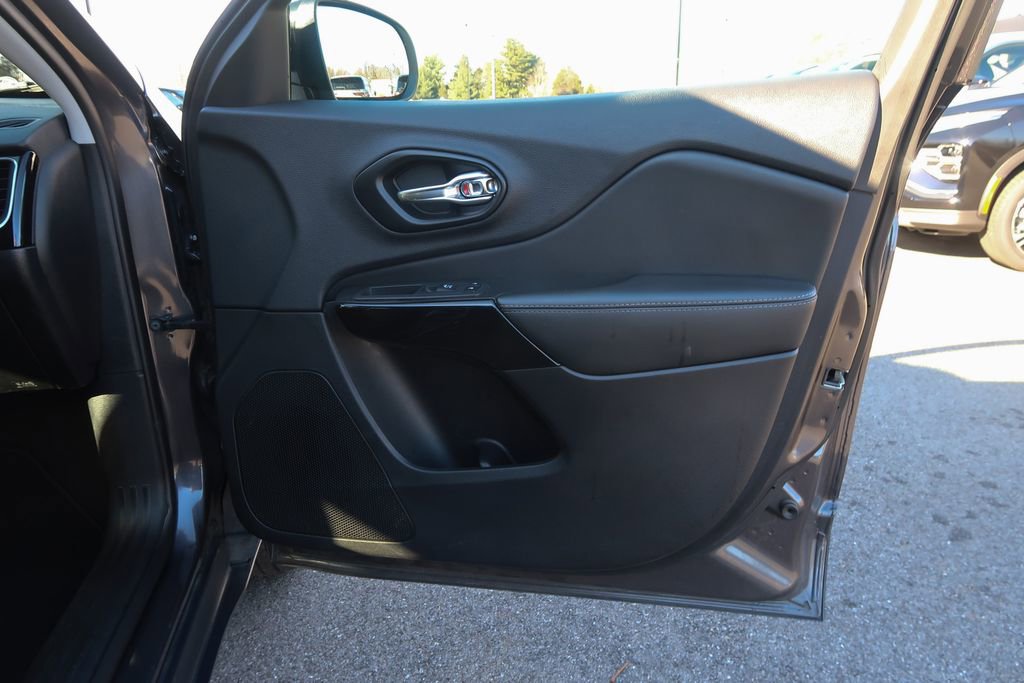 Used 2023 Jeep Cherokee Altitude Lux image 19