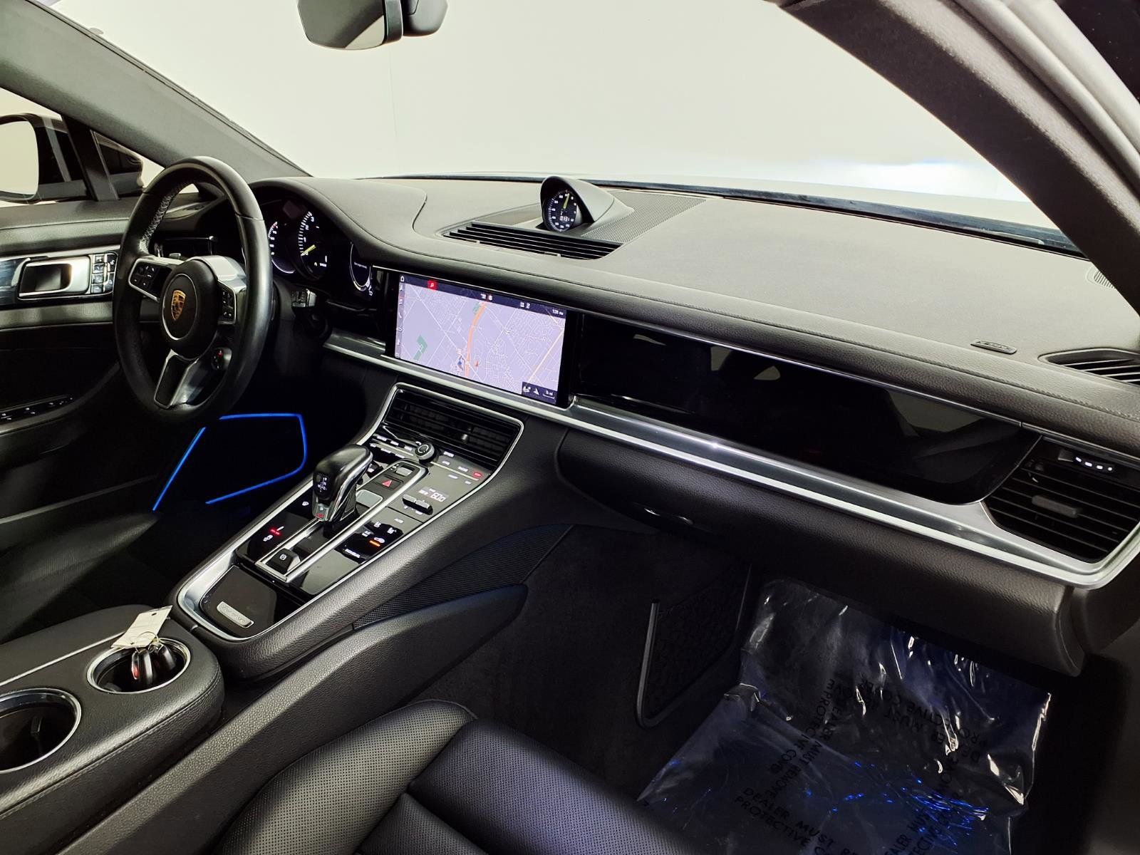 Used 2018 Porsche Panamera 4 AWD/4WD image 9