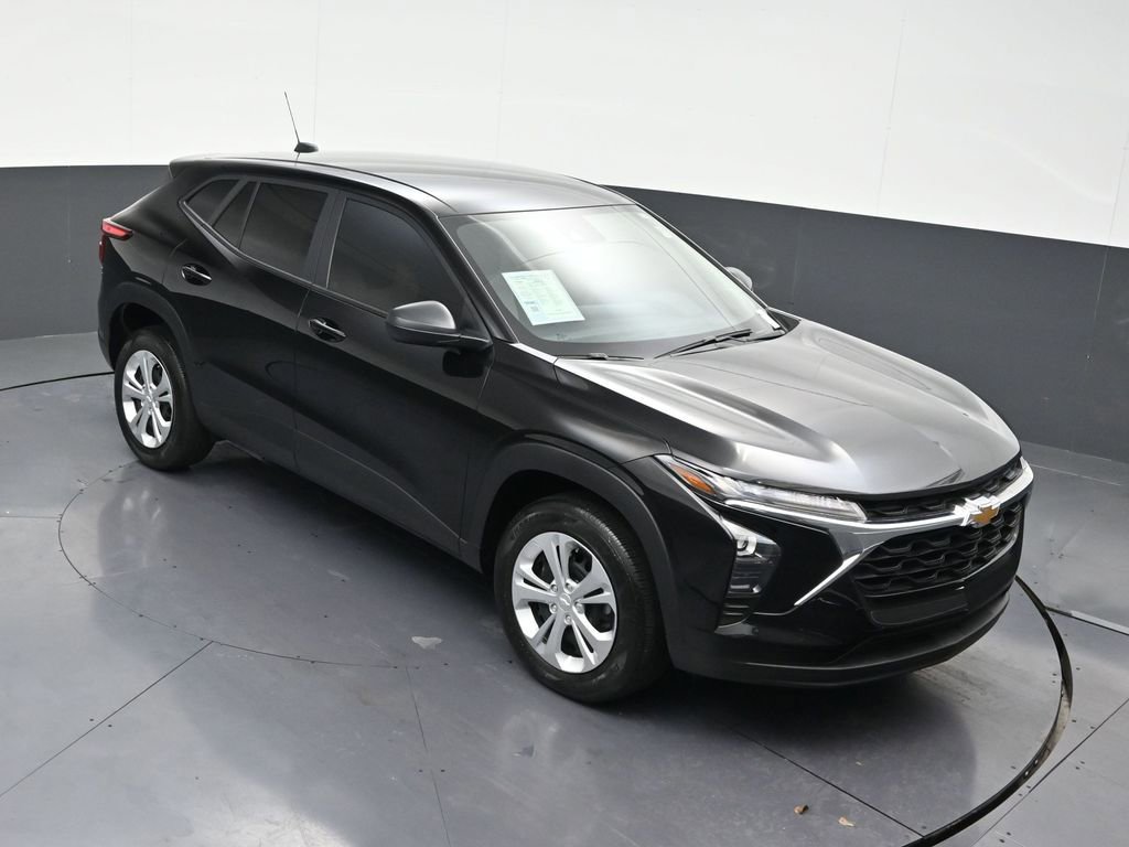 Used 2025 Chevrolet Trax LS image 21