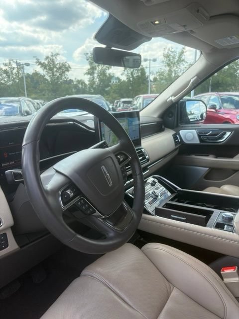 Certified 2023 Lincoln Navigator Reserve AWD/4WD image 10