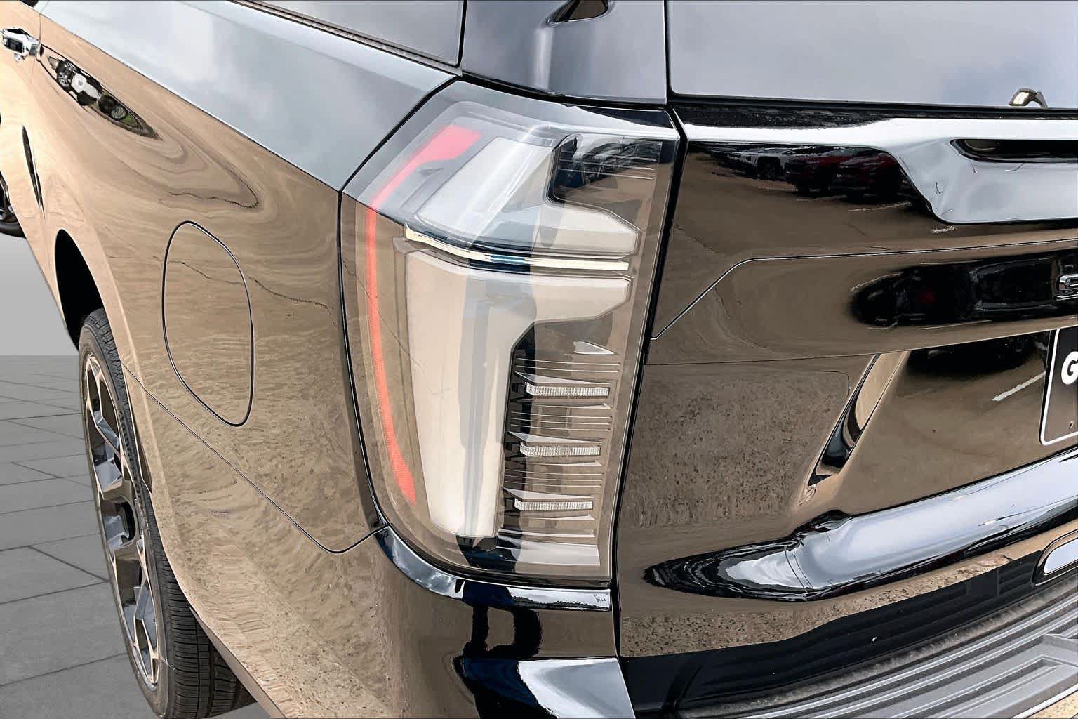 New 2026 Chevrolet Suburban High Country AWD/4WD image 16