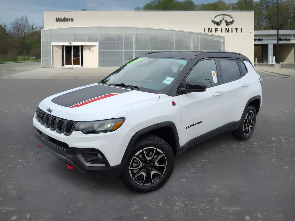 Used 2025 Jeep Compass Trailhawk AWD/4WD image 1