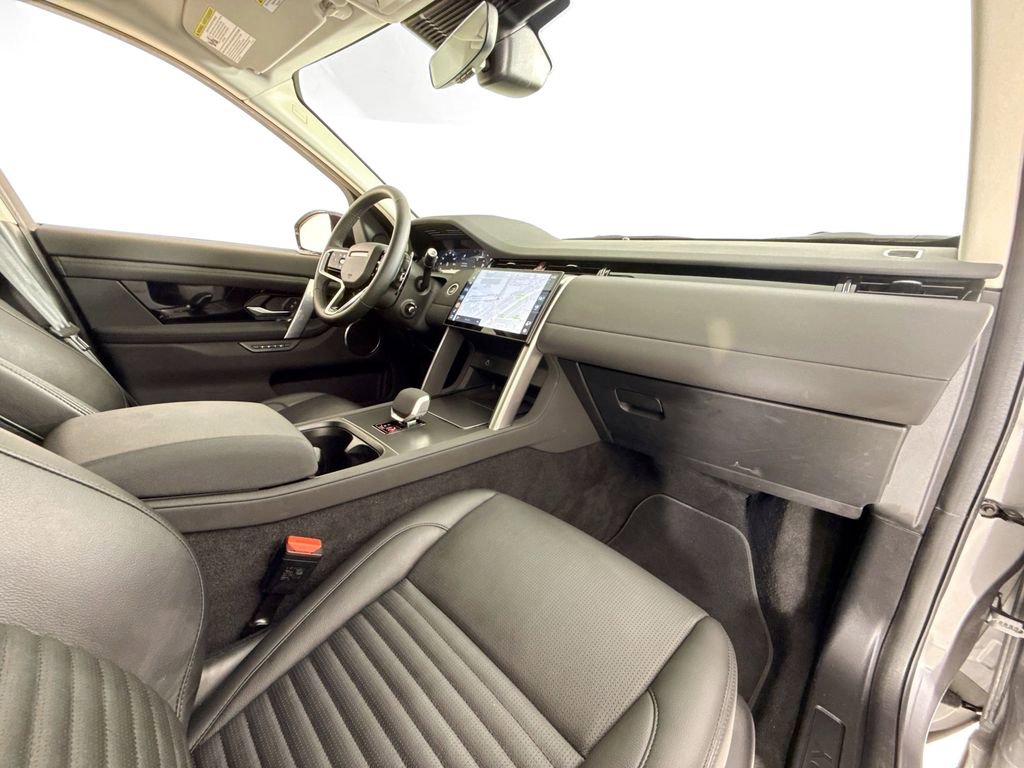 Used 2025 Land Rover Discovery Sport S image 13