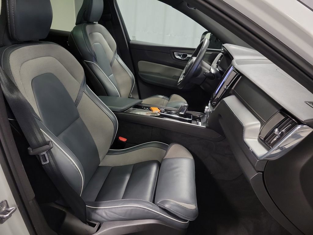 Used 2022 Volvo XC60 T8 R-Design w/ Advanced Package image 26