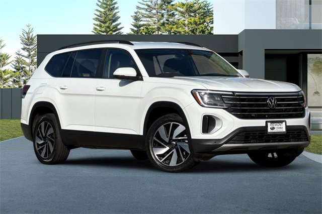 Used 2024 Volkswagen Atlas SE image 2