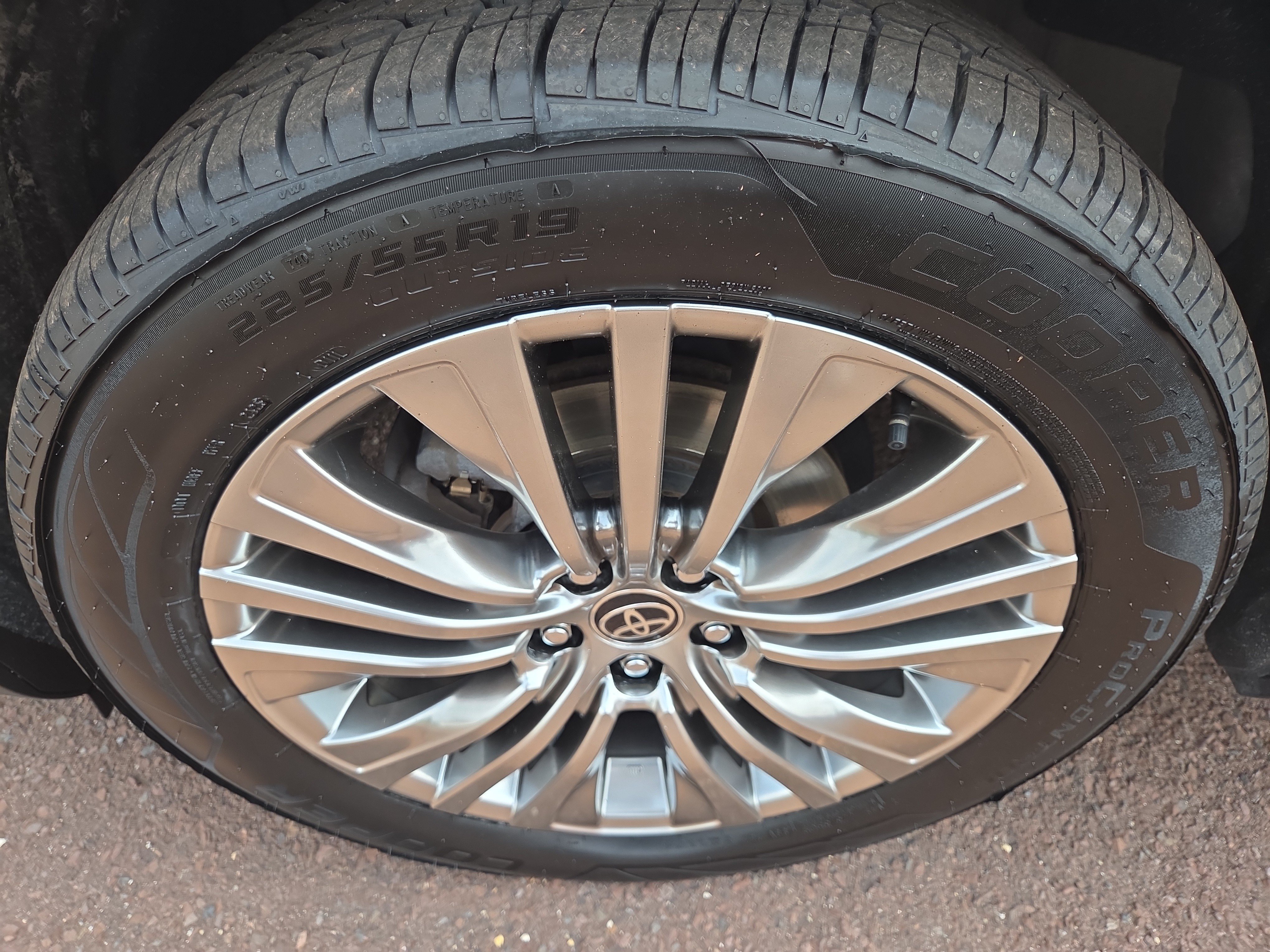 Certified 2022 Toyota Venza XLE AWD/4WD image 12