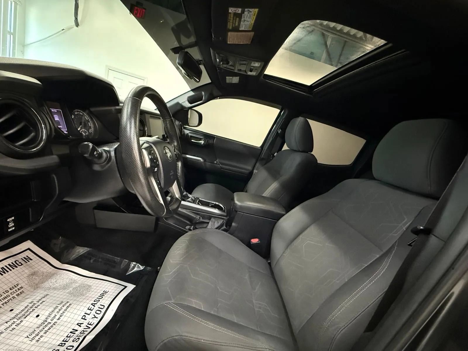 Used 2016 Toyota Tacoma TRD Off-Road AWD/4WD image 23