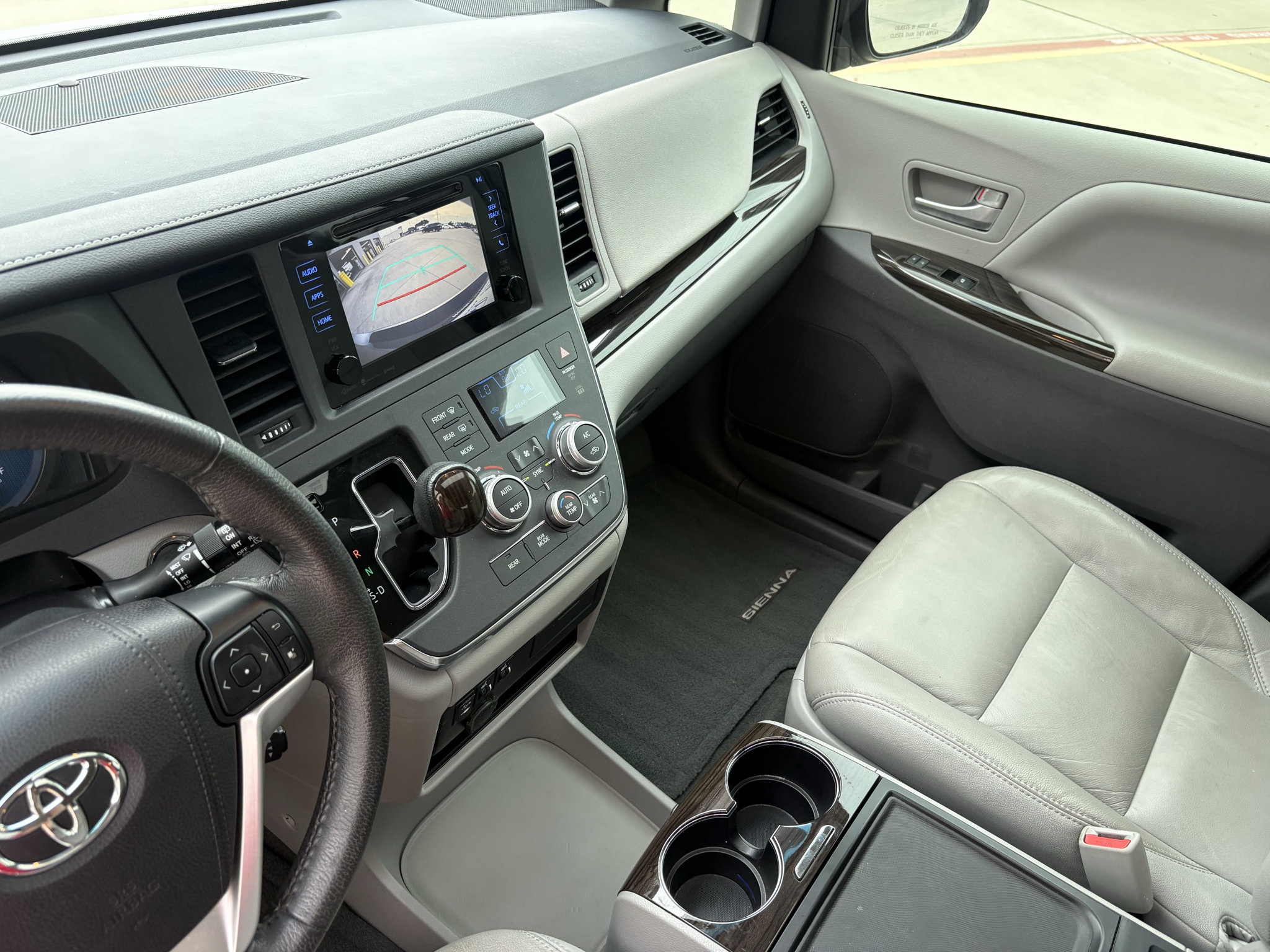 Used 2017 Toyota Sienna XLE FWD image 16