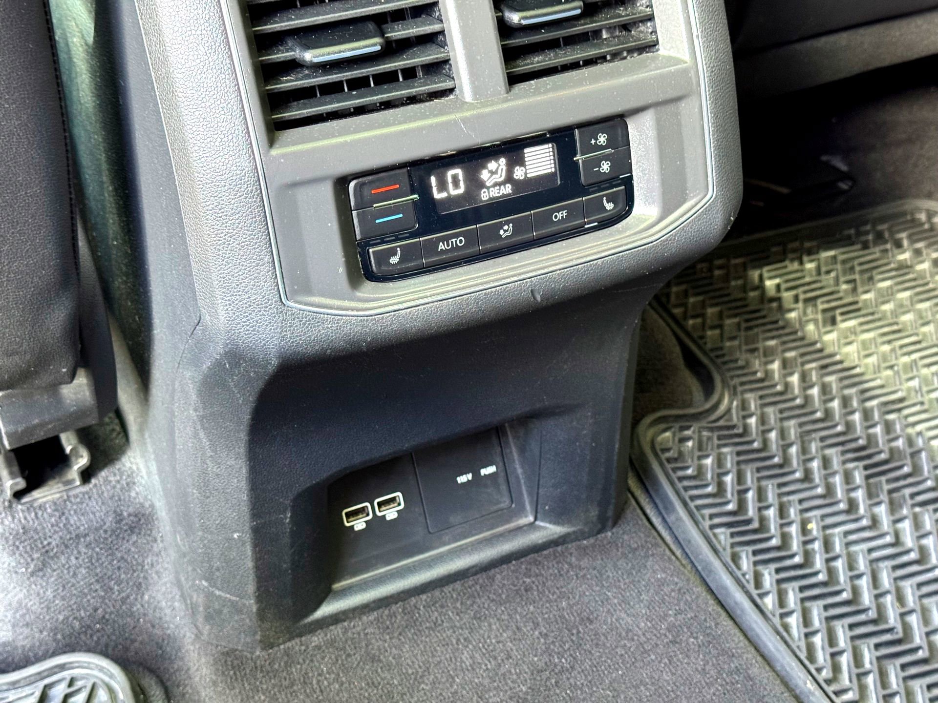 Used 2018 Volkswagen Atlas SEL Premium image 22