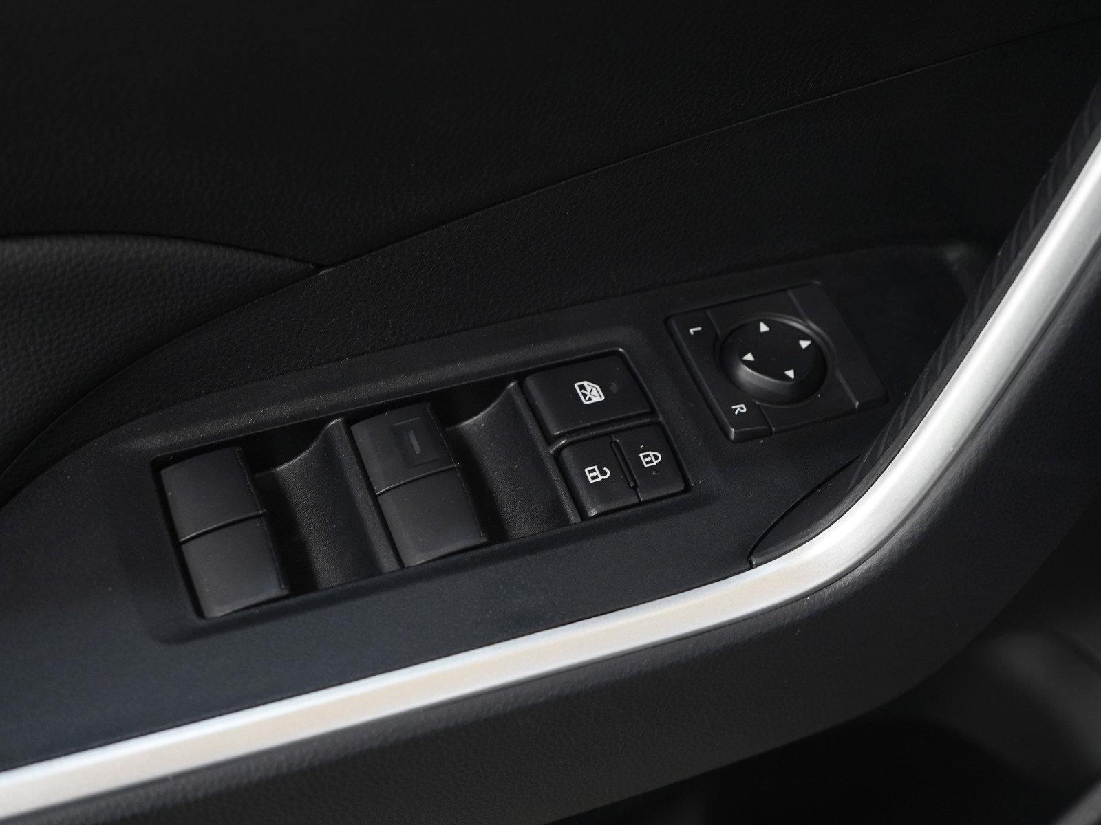 Used 2025 Toyota RAV4 LE image 23