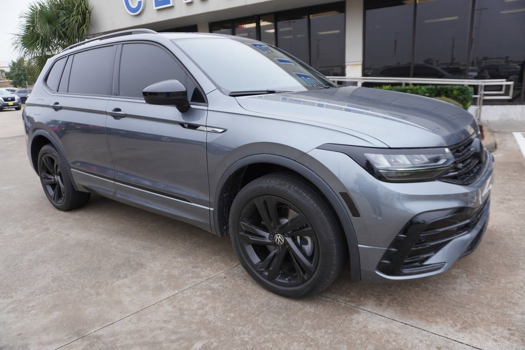 Used 2024 Volkswagen Tiguan SE R-Line image 1