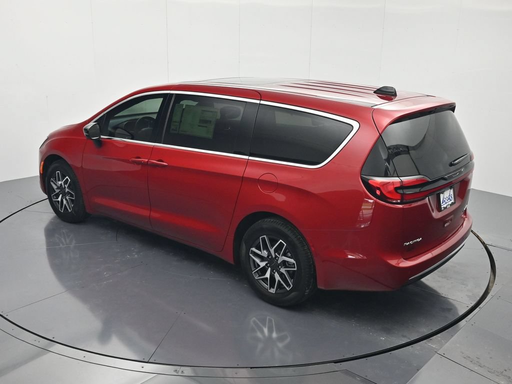 New 2027 Chrysler Pacifica Limited w/ Family Tech Group FWD image 37