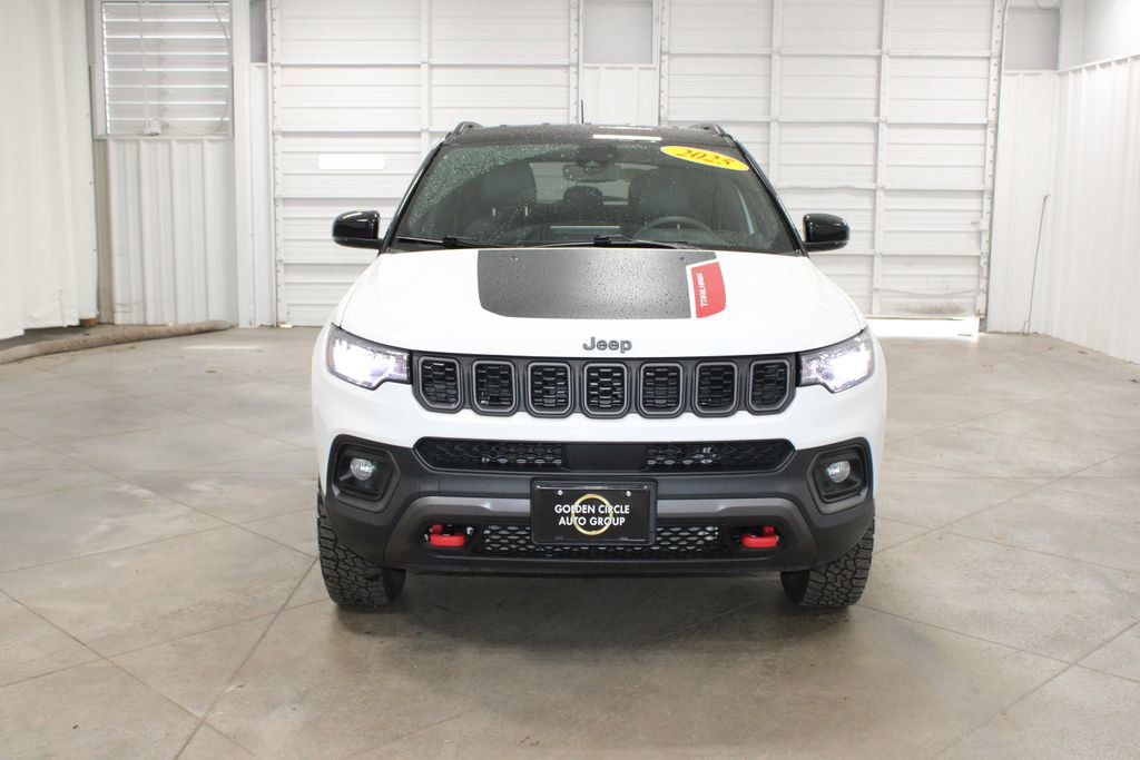 Used 2025 Jeep Compass Trailhawk image 3