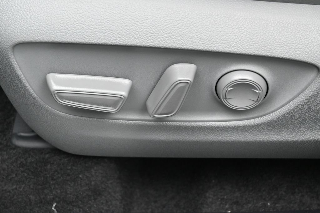 Certified 2026 Toyota Highlander Limited AWD/4WD image 10