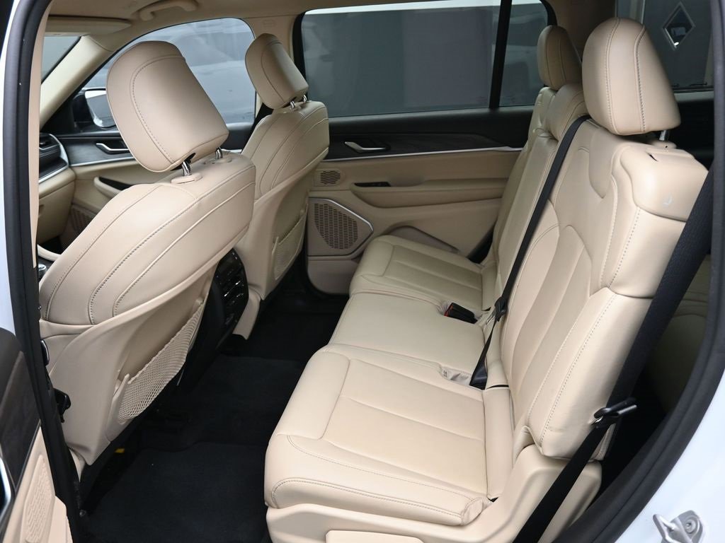 Used 2022 Jeep Grand Cherokee L Limited image 11