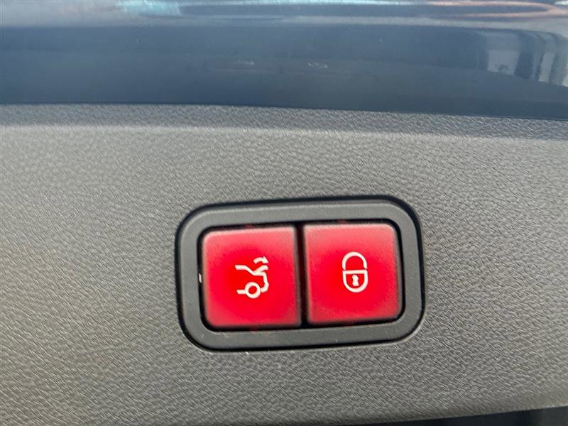 Used 2014 Mercedes-Benz E 350 Sedan image 19