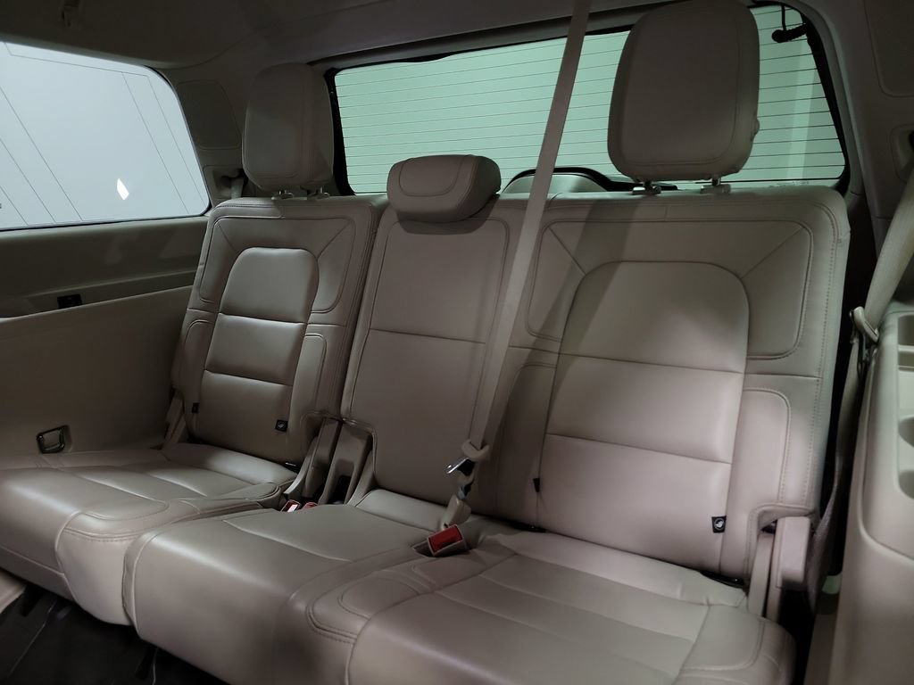 Used 2020 Lincoln Navigator Reserve w/ Luxury Package RWD image 22