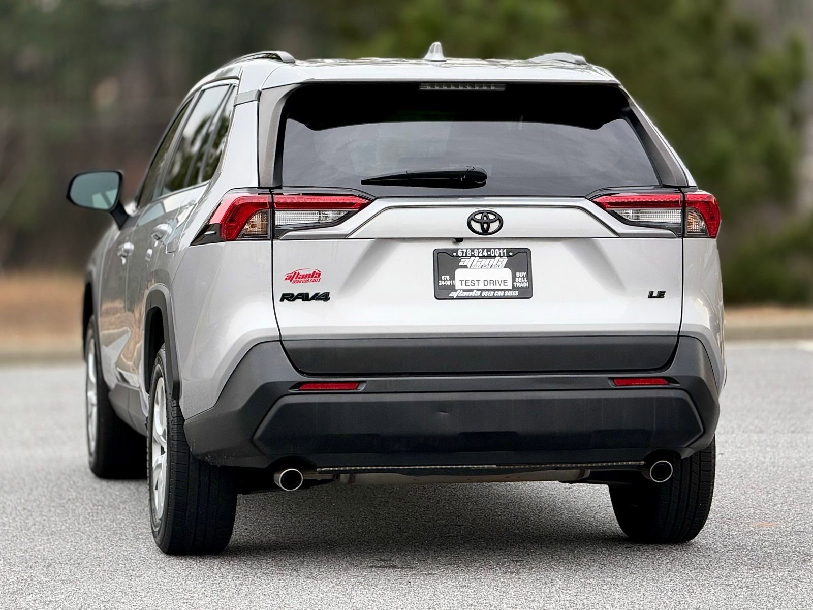 Used 2021 Toyota RAV4 LE image 4