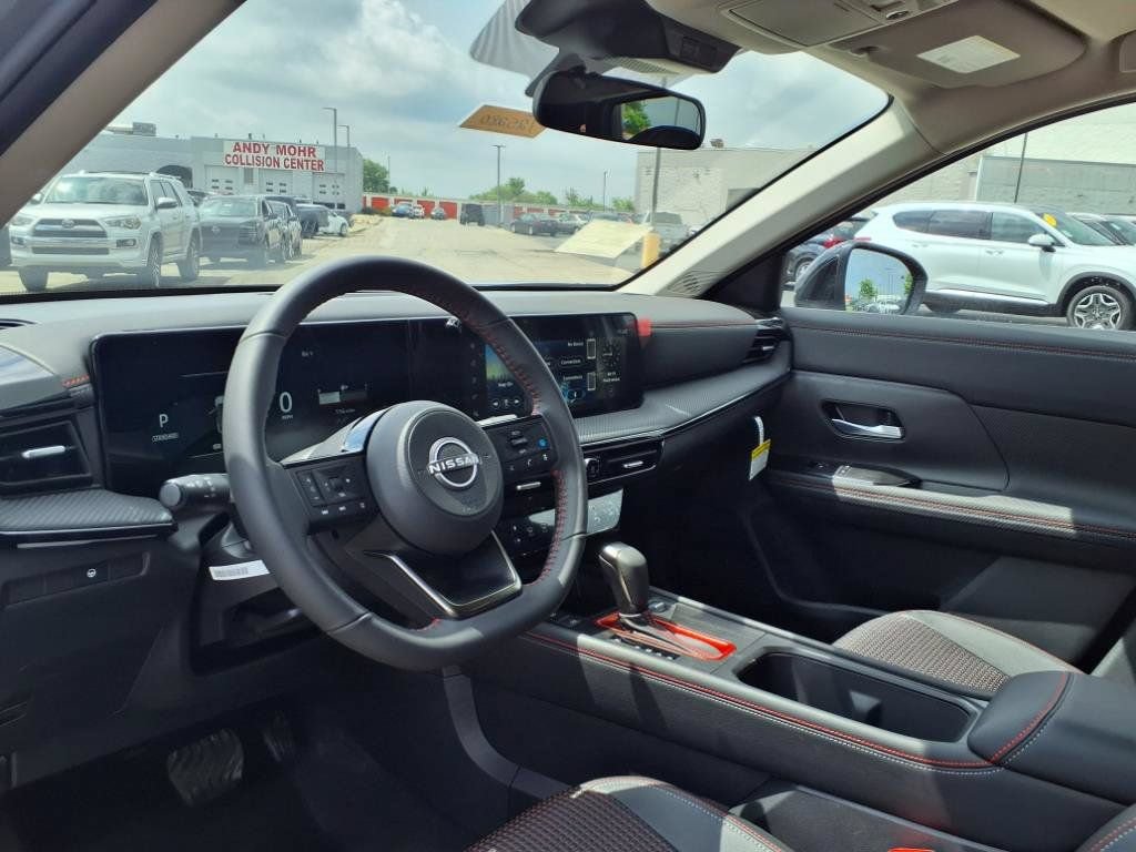 New 2025 Nissan Kicks SR AWD/4WD image 16