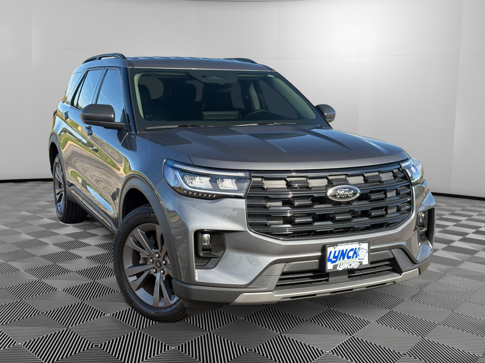 Used 2025 Ford Explorer Active w/ Active Comfort Package AWD/4WD image 4