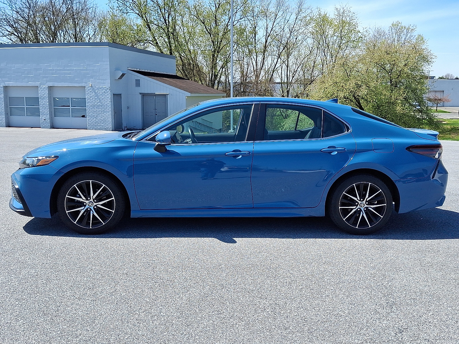 Used 2024 Toyota Camry SE FWD image 4
