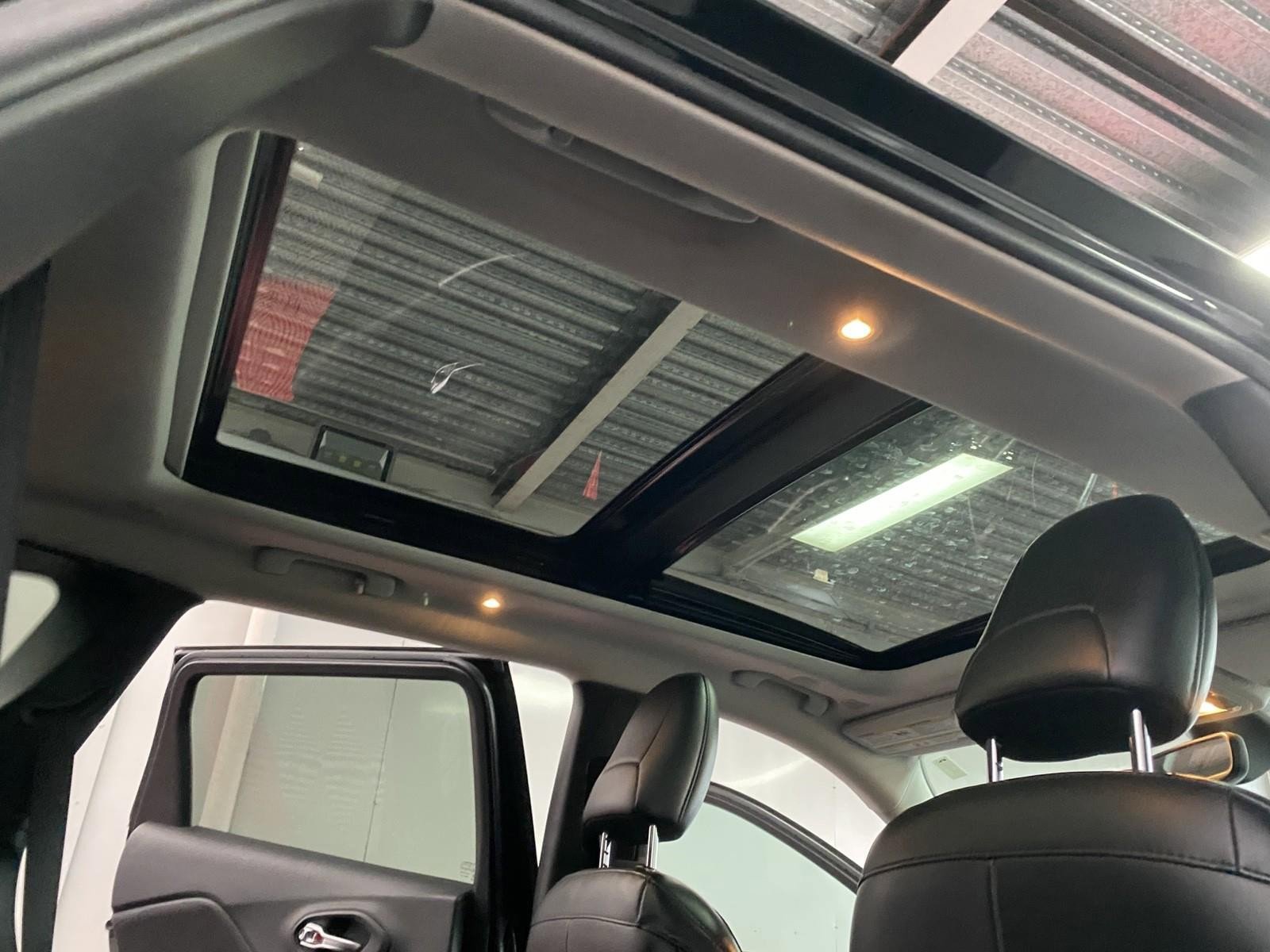 Used 2019 Jeep Cherokee Limited image 13