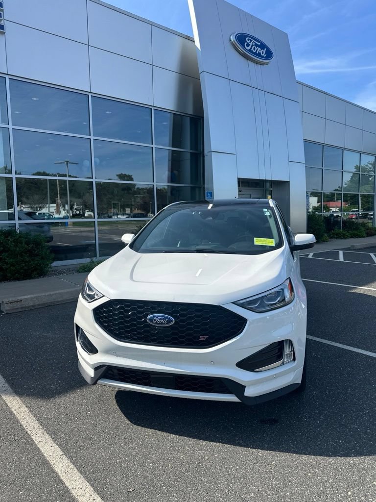Used 2023 Ford Edge ST w/ Equipment Group 401A AWD/4WD image 2