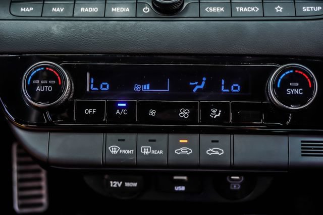 Certified 2025 Hyundai Elantra SEL FWD image 23