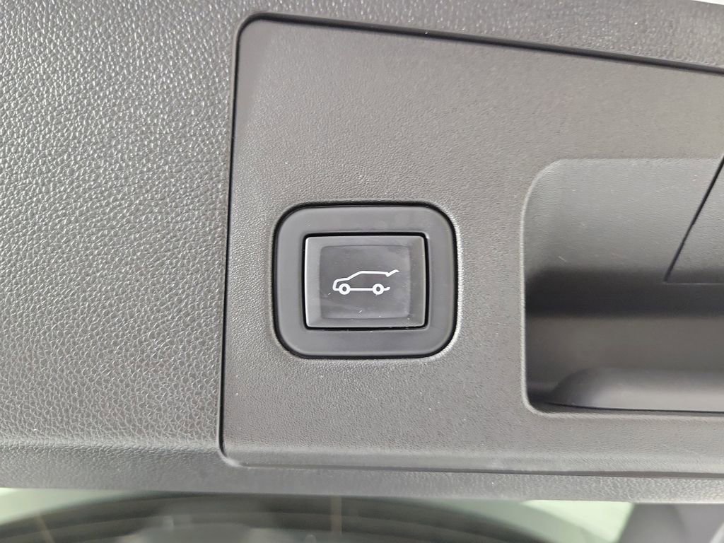 Used 2023 Cadillac XT4 Sport image 9