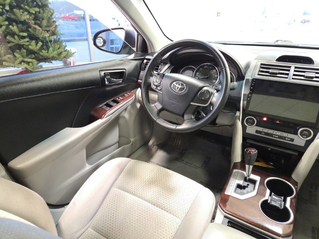 Used 2013 Toyota Camry XLE image 17