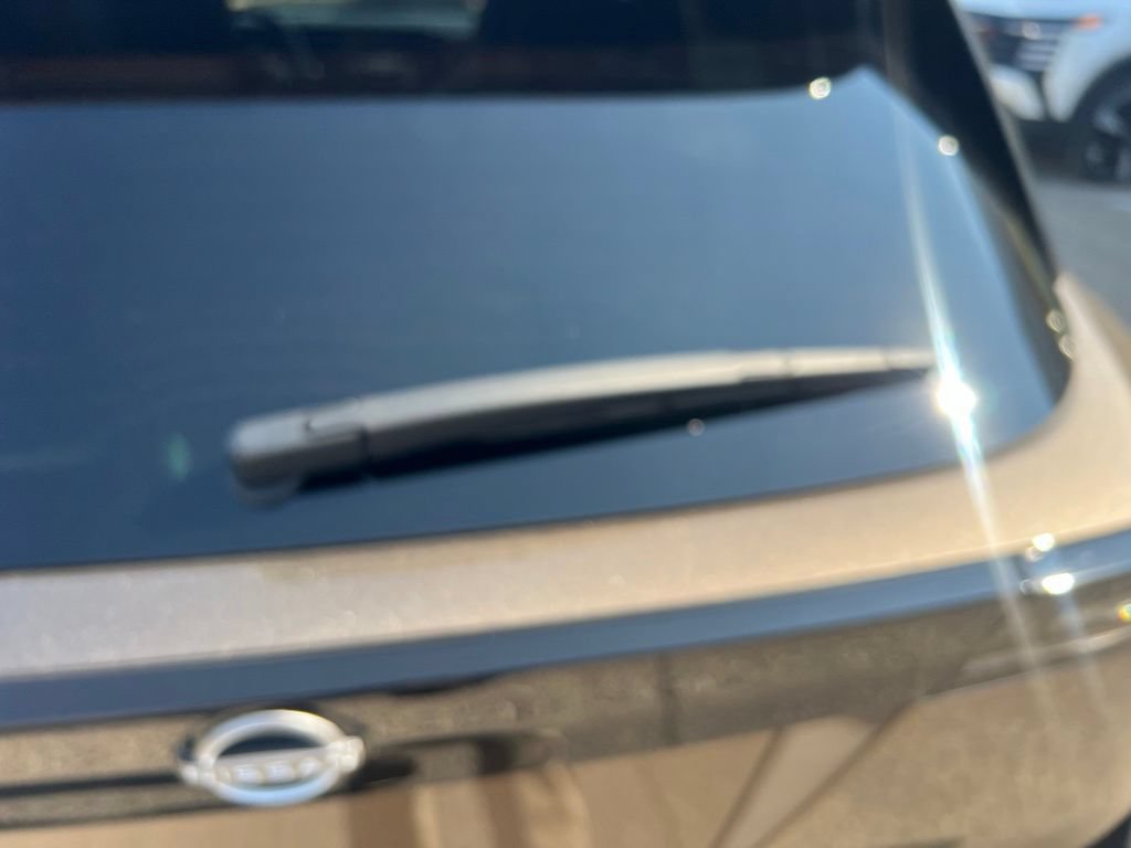 Certified 2025 Nissan Kicks SR w/ SR Premium Package AWD/4WD image 38