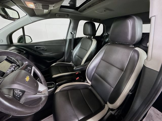 Used 2019 Chevrolet Trax Premier w/ Midnight Edition AWD/4WD image 24