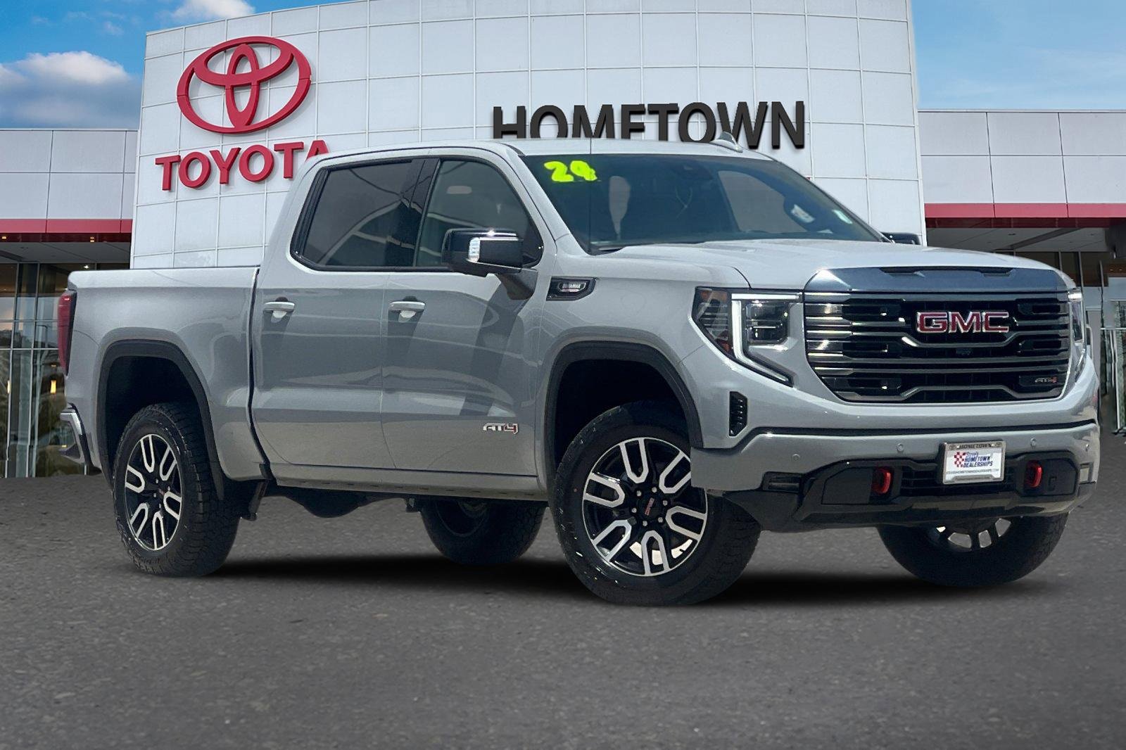 Used 2024 GMC Sierra 1500 AT4 image 2