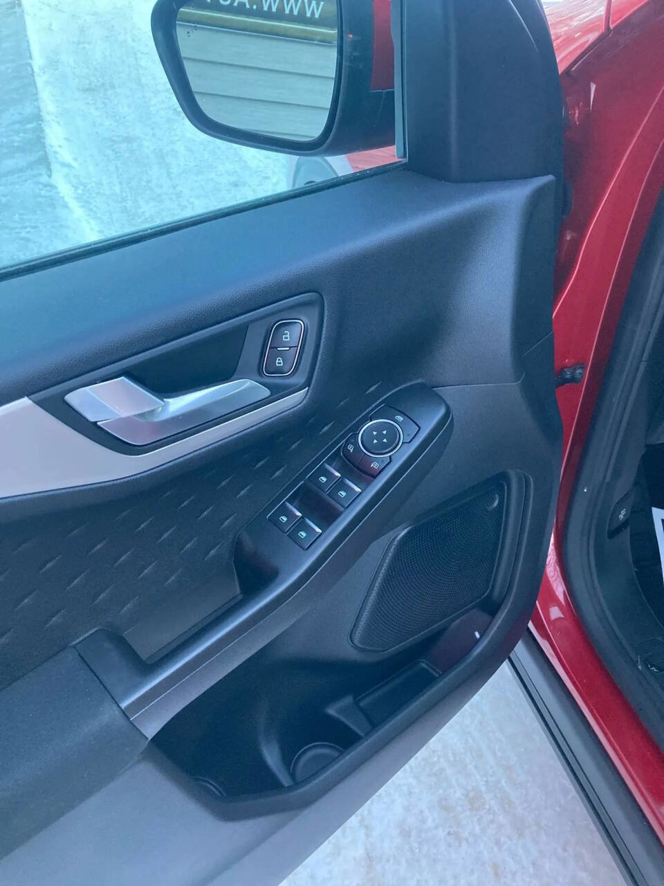 Used 2020 Ford Escape SE image 11