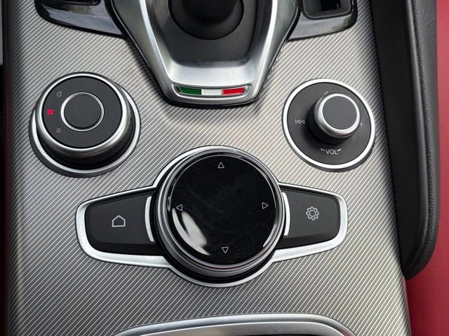 Used 2023 Alfa Romeo Giulia Veloce AWD/4WD image 32