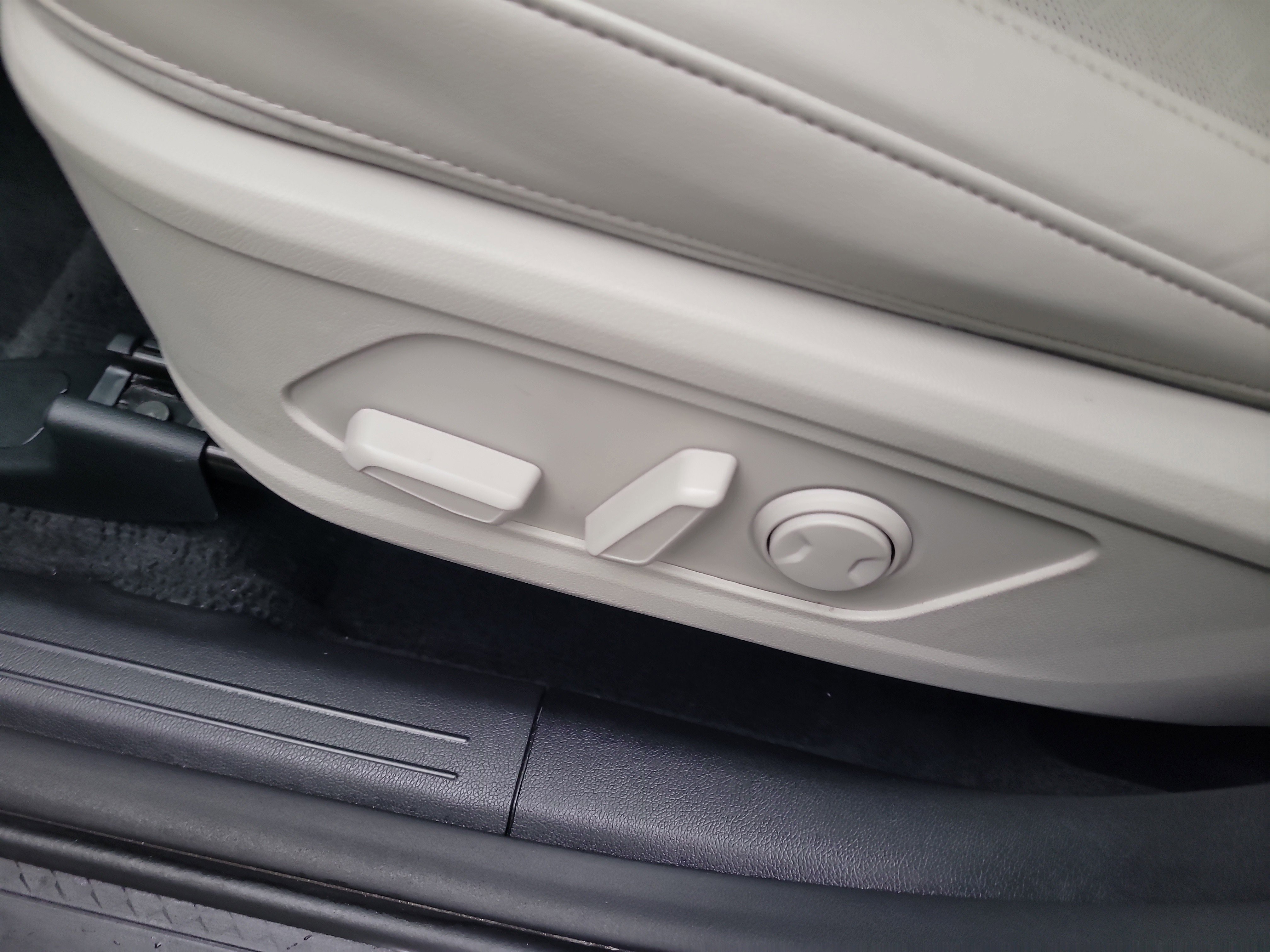 Used 2023 Kia Sorento S image 21